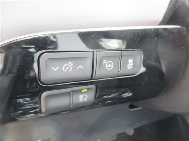 2017 Toyota Prius Four (image 11)