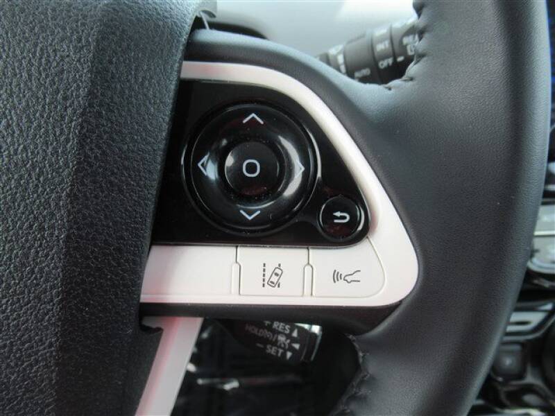 2017 Toyota Prius Four (image 15)