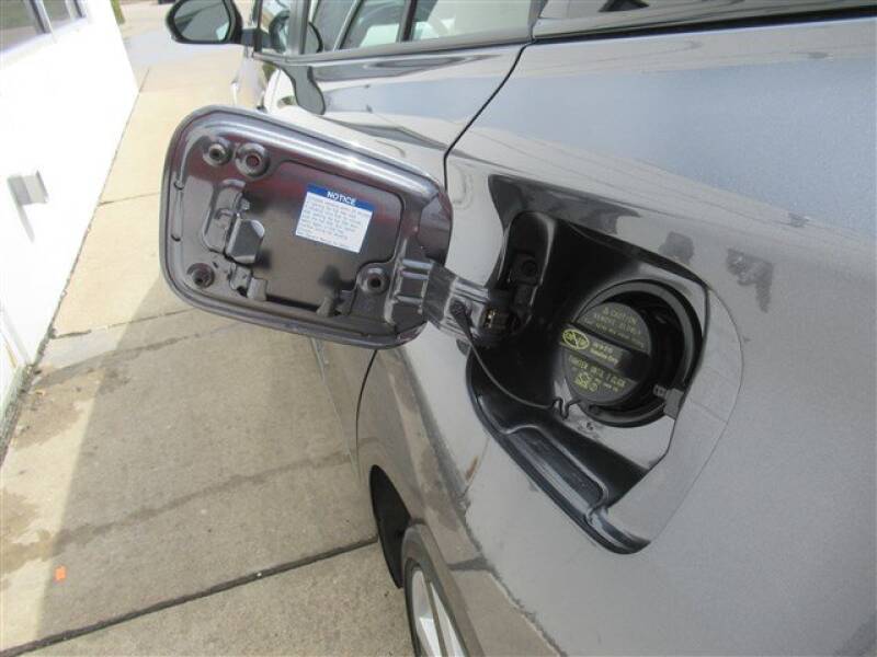 2017 Toyota Prius Four (image 26)