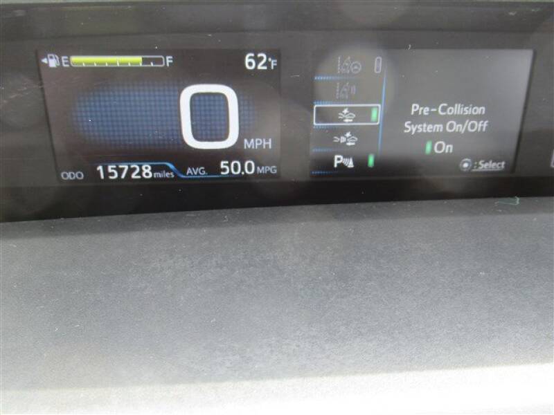 2017 Toyota Prius Four (image 23)