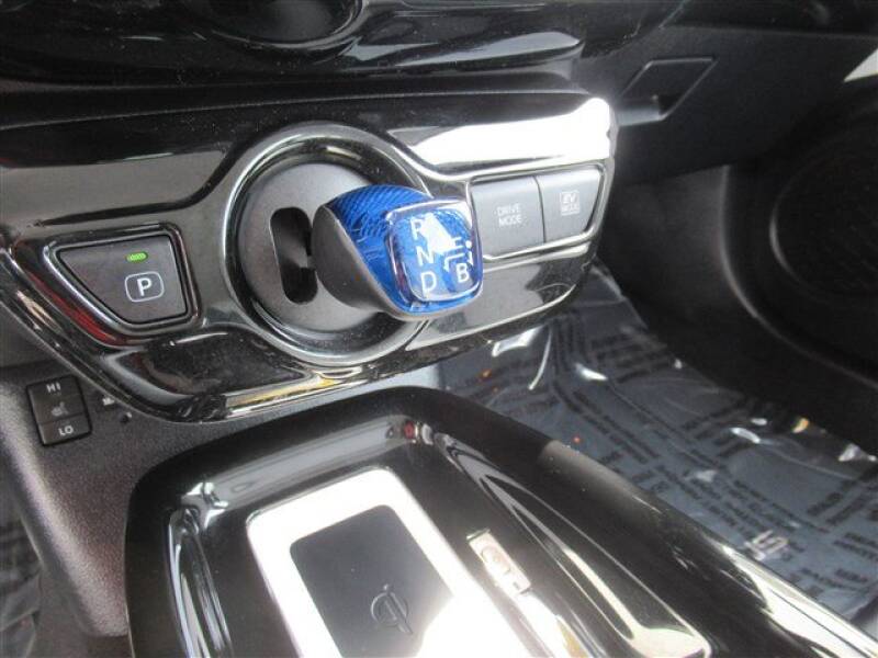 2017 Toyota Prius Four (image 19)