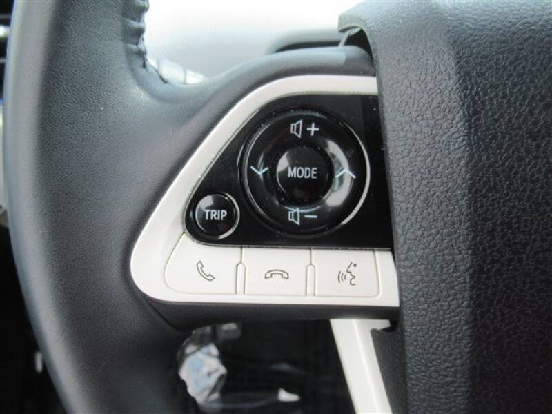 2017 Toyota Prius Four (image 14)