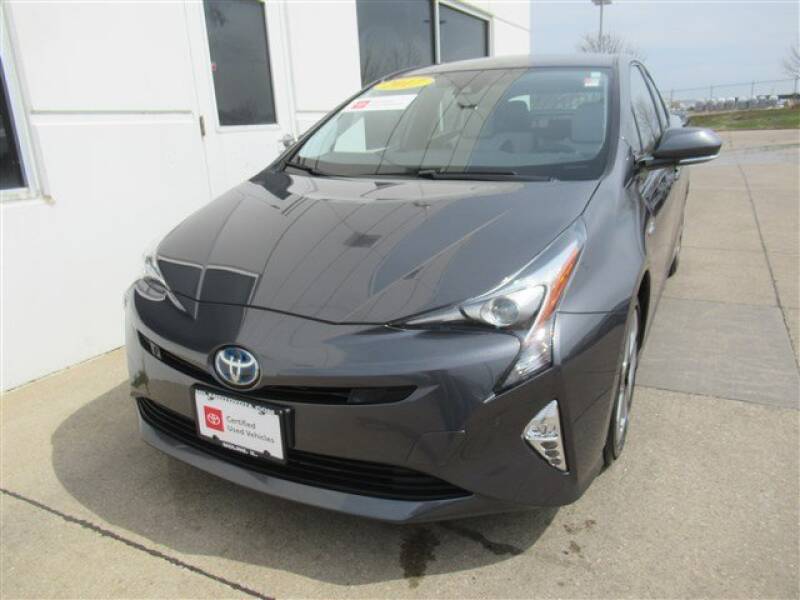 2017 Toyota Prius Four (image 1)