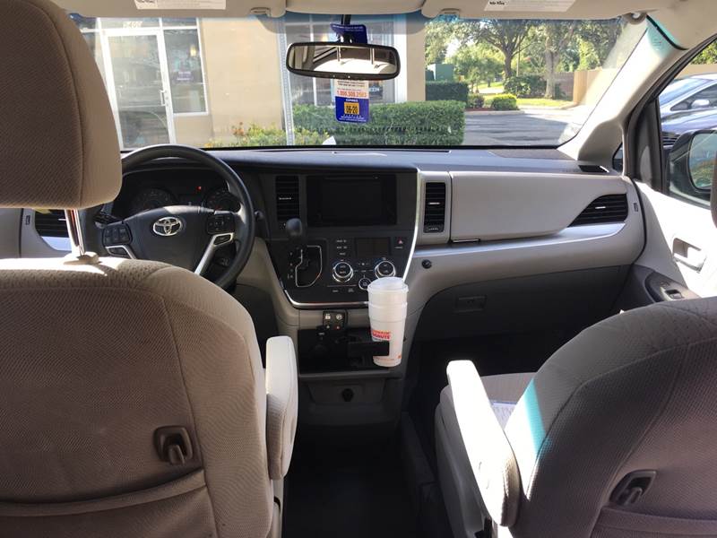 2016 Toyota Sienna LE 7-Passenger Auto Access Seat