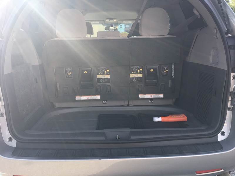 2016 Toyota Sienna LE 7-Passenger Auto Access Seat