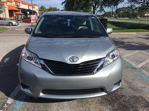 2016 Toyota Sienna LE 7-Passenger Auto Access Seat