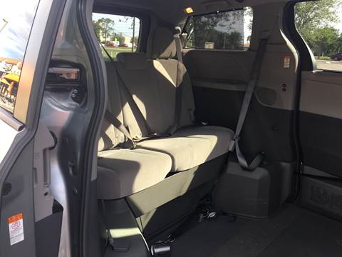 2016 Toyota Sienna LE 7-Passenger Auto Access Seat