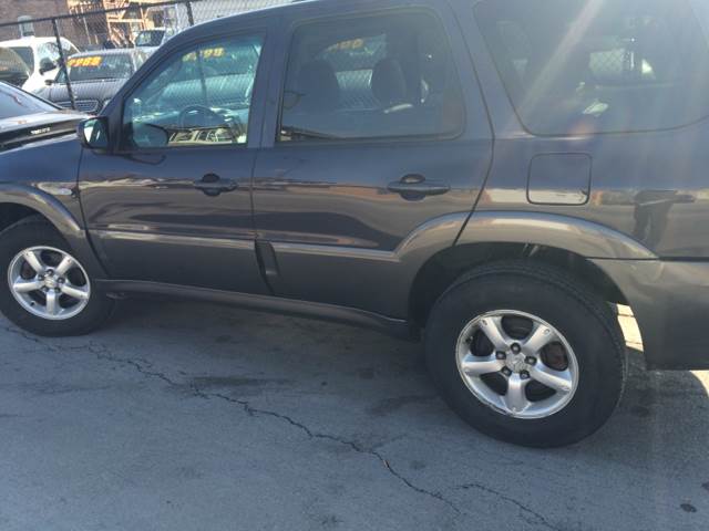 2005 Mazda Tribute for sale at RIVER AUTO SALES CORP in Maywood IL