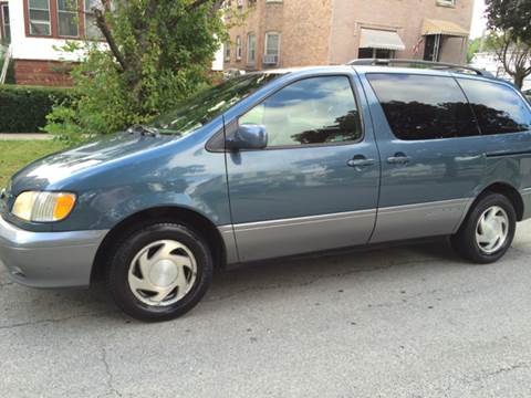 2001 Toyota Sienna for sale at RIVER AUTO SALES CORP in Maywood IL