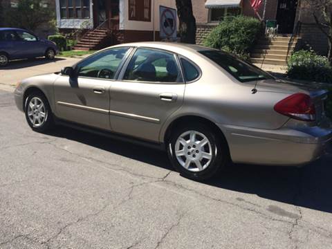 2005 Ford Taurus for sale at RIVER AUTO SALES CORP in Maywood IL