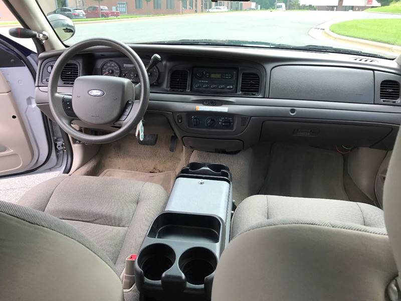 2010 Ford Crown Victoria Police Interceptor 4dr Sedan 3 27