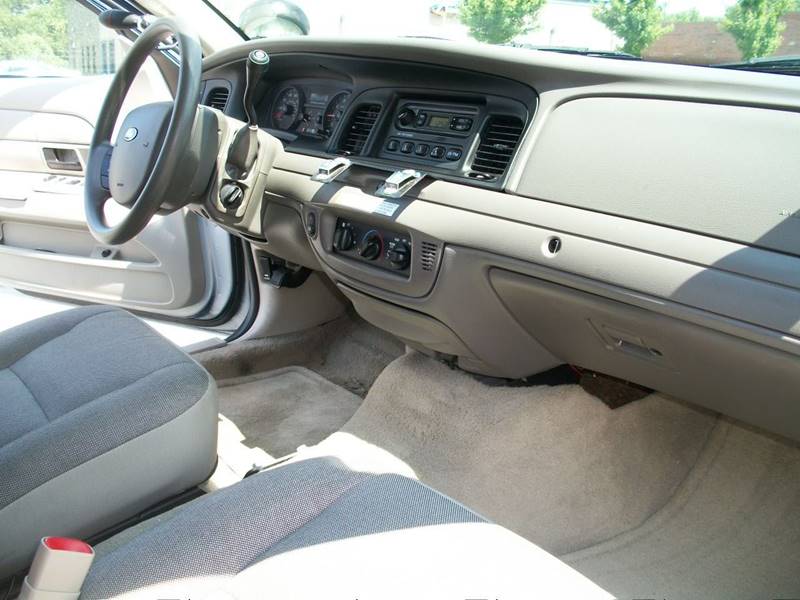 2010 Ford Crown Victoria Police Interceptor 4dr Sedan 3 27