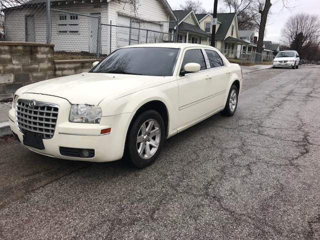 2006 Chrysler 300 for sale at JE Auto Sales LLC in Indianapolis IN