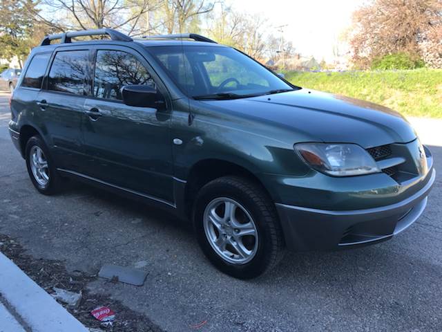 2004 Mitsubishi Outlander for sale at JE Auto Sales LLC in Indianapolis IN