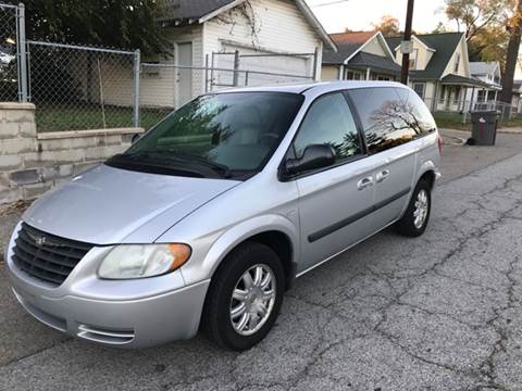 2005 Chrysler Town and Country for sale at JE Auto Sales LLC in Indianapolis IN