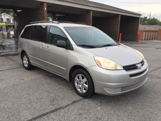 2005 Toyota Sienna for sale at JE Auto Sales LLC in Indianapolis IN