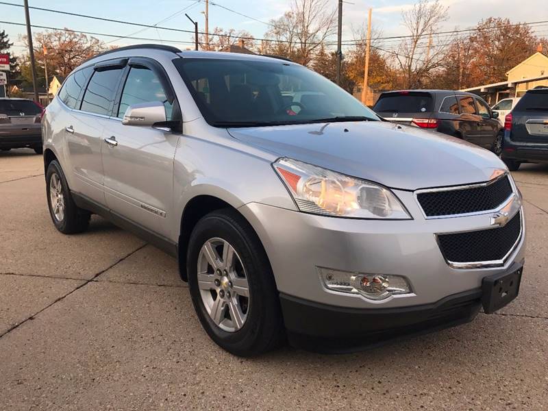 2009 Chevrolet Traverse for sale at Auto Gallery LLC in Burlington WI