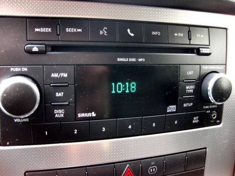 2010 Jeep Grand Cherokee Laredo (image 6)