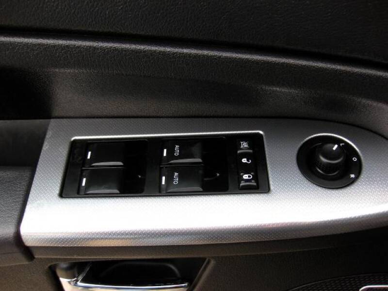 2010 Jeep Grand Cherokee Laredo (image 12)