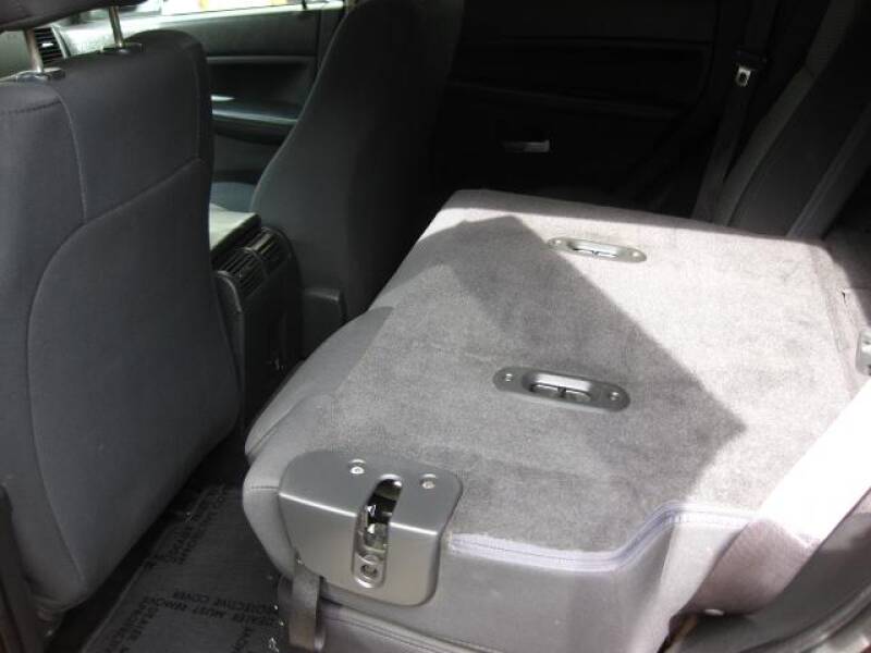 2010 Jeep Grand Cherokee Laredo (image 14)