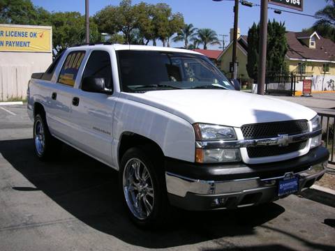 2004 Chevrolet Avalanche for sale at Sanmiguel Motors in South Gate CA