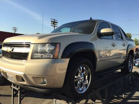 2007 Chevrolet Avalanche for sale at Sanmiguel Motors in South Gate CA