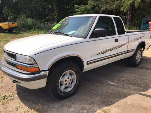 2000 Chevrolet S-10 for sale at Northwoods Auto & Truck Sales in Machesney Park IL