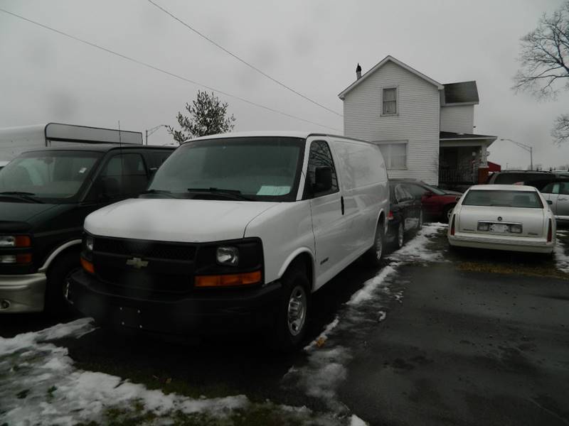 2003 Chevrolet Express Cargo for sale at Auto House Of Fort Wayne in Fort Wayne IN