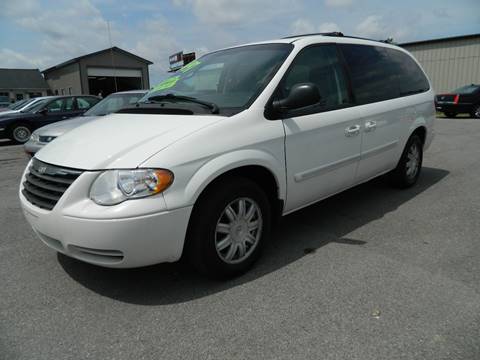 2007 Chrysler Town and Country for sale at Auto House Of Fort Wayne in Fort Wayne IN