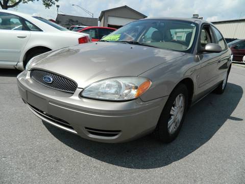 2005 Ford Taurus for sale at Auto House Of Fort Wayne in Fort Wayne IN
