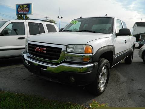 2004 GMC Sierra 2500 for sale at Auto House Of Fort Wayne in Fort Wayne IN