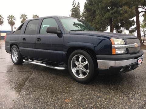 2004 Chevrolet Avalanche for sale at Credit World Auto Sales in Fresno CA