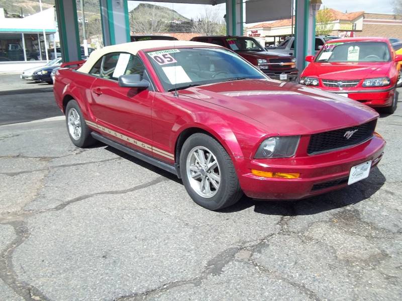 2005 Ford Mustang for sale at GALLIAN DISCOUNT AUTO in Saint George UT