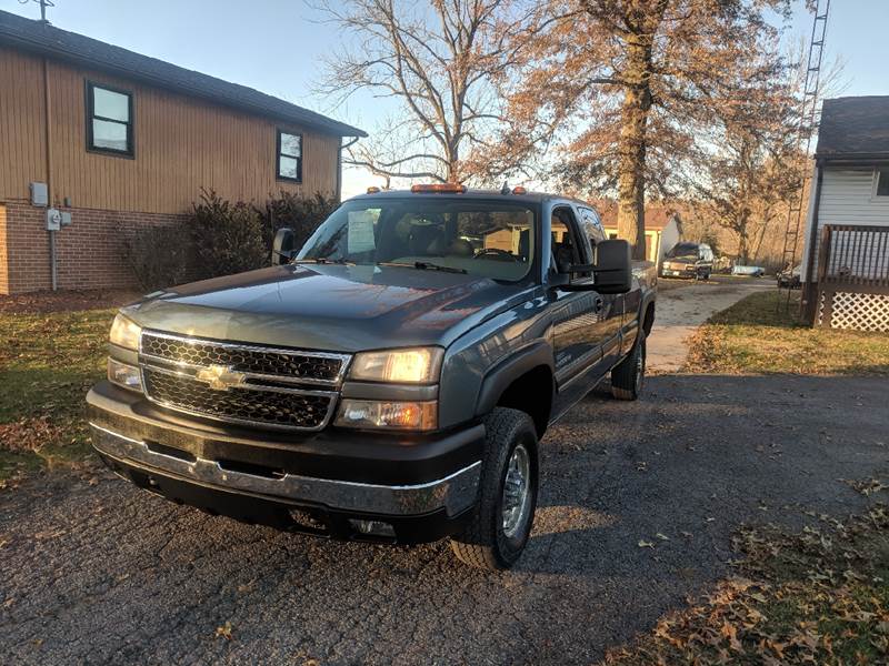 2006 Chevrolet Silverado 2500HD for sale at THOMPSON & SONS USED CARS in Marion OH