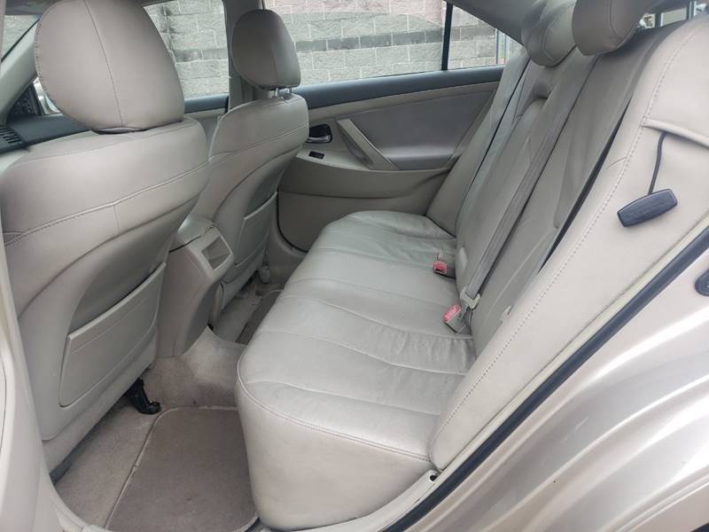 2009 Toyota Camry LE (image 10)