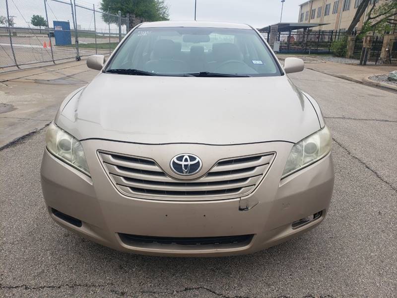 2009 Toyota Camry LE (image 2)