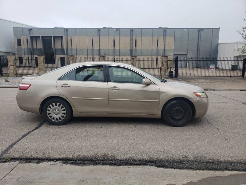 2009 Toyota Camry LE (image 8)