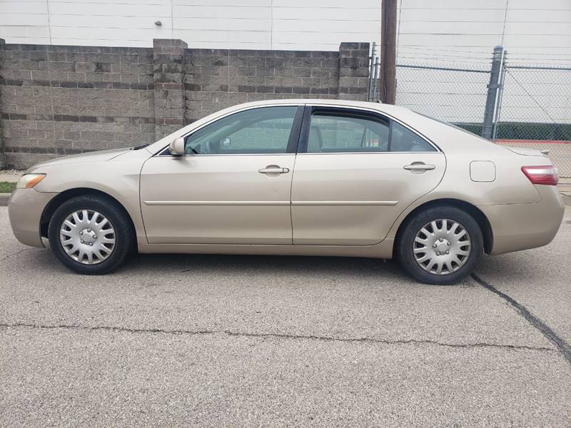 2009 Toyota Camry LE (image 4)
