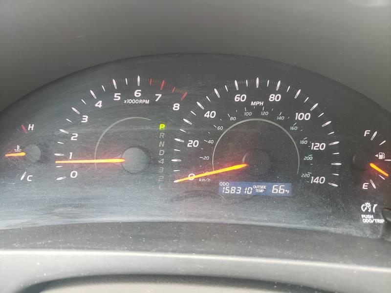 2009 Toyota Camry LE (image 14)