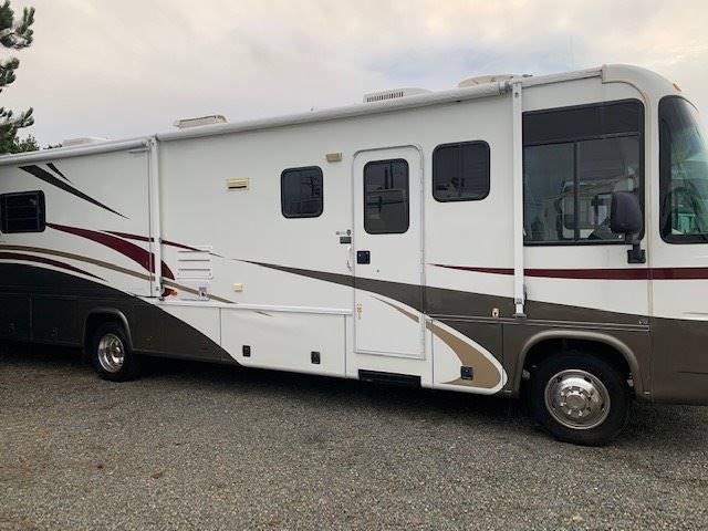 2004 Ford Motorhome Chassis (image 1)