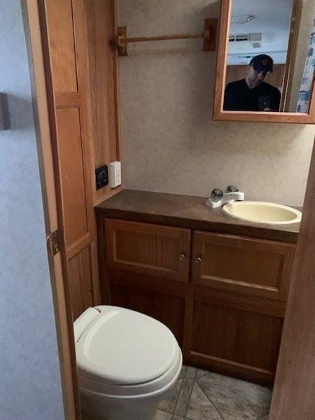 2004 Ford Motorhome Chassis (image 5)