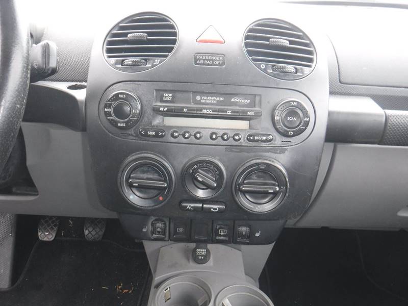 2004 Volkswagen New Beetle GLS 1.8T (image 8)