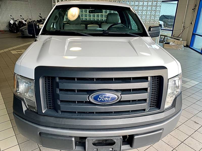 2010 Ford F-150 XL (image 2)