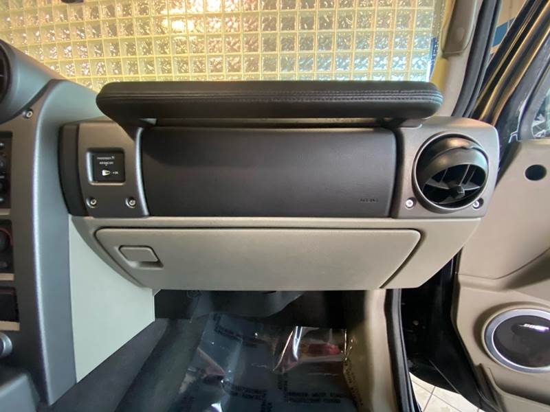 2004 HUMMER H2 Lux Series (image 24)