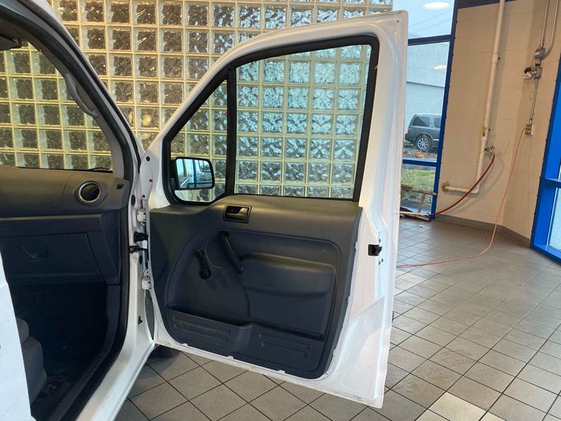 2011 Ford Transit Connect Cargo Van XL (image 16)