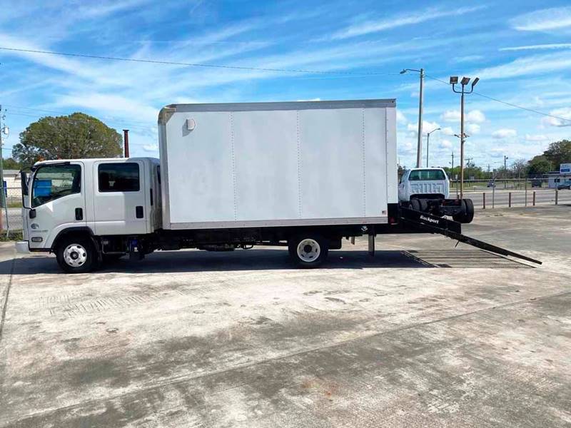 2017 Isuzu NPR HD (image 2)