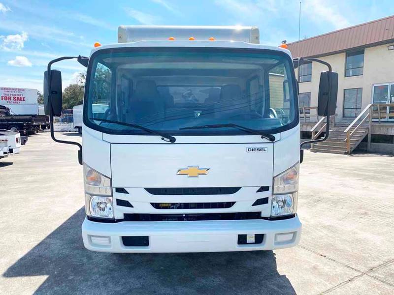 2017 Isuzu NPR HD (image 4)