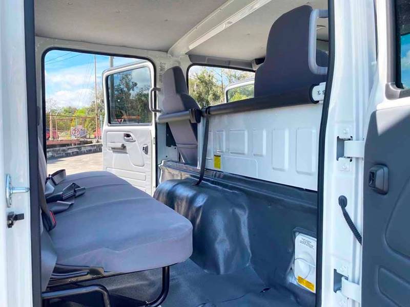 2017 Isuzu NPR HD (image 14)