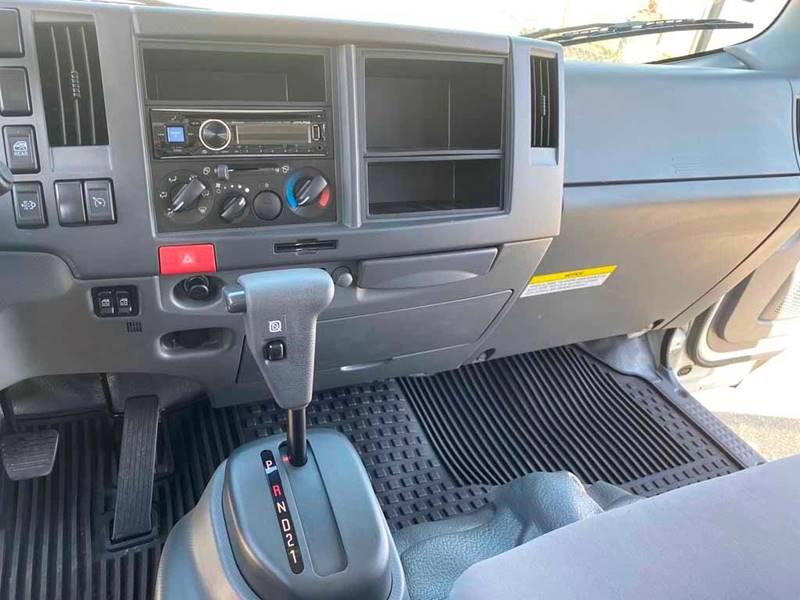 2017 Isuzu NPR HD (image 23)