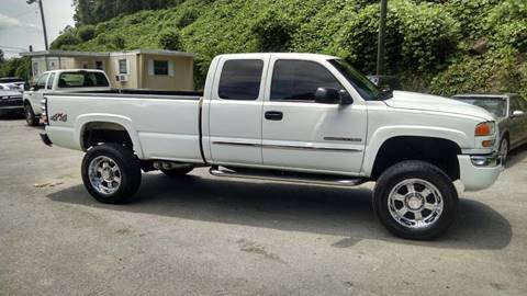 2005 GMC Sierra 2500HD for sale at North Knox Auto LLC in Knoxville TN
